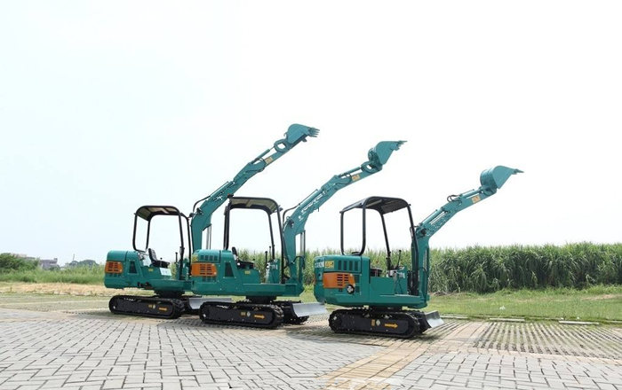 小型挖掘機(jī)操作